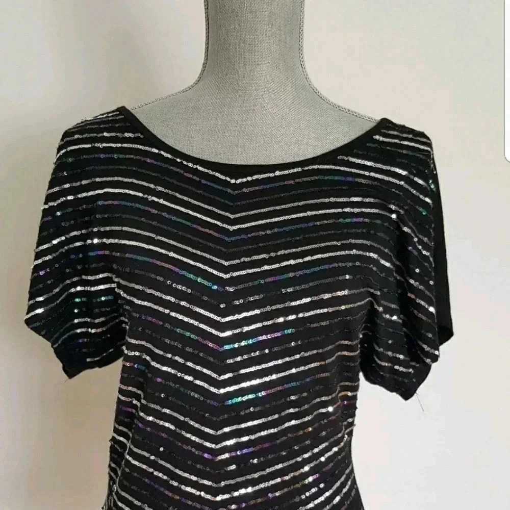 2B BEBE BLACK SILVER SEQUIN STRETCH SHIRT TOP NEW